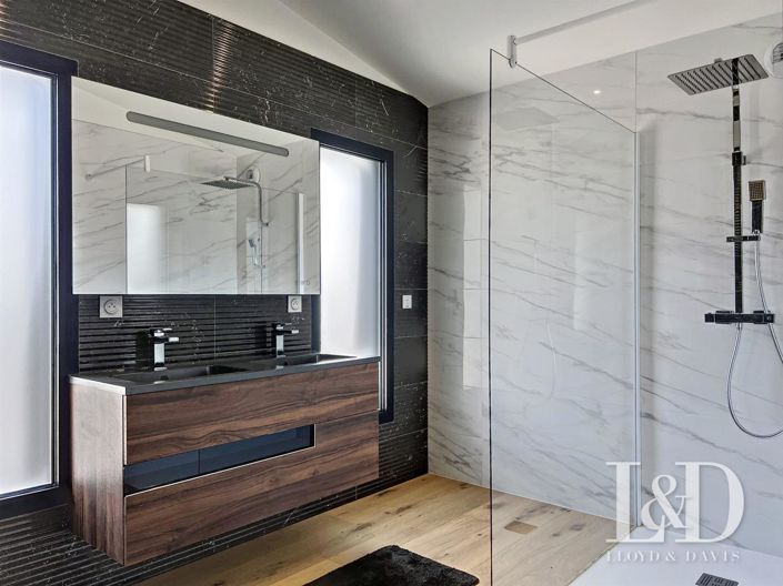 Image No.25-4 Bed House for sale