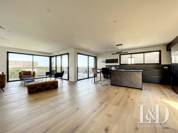 Image No.3-4 Bed House for sale