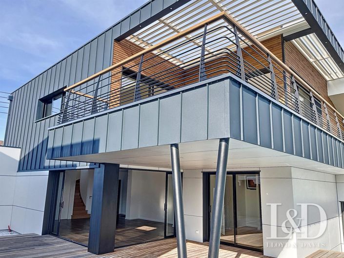 Image No.8-4 Bed House for sale