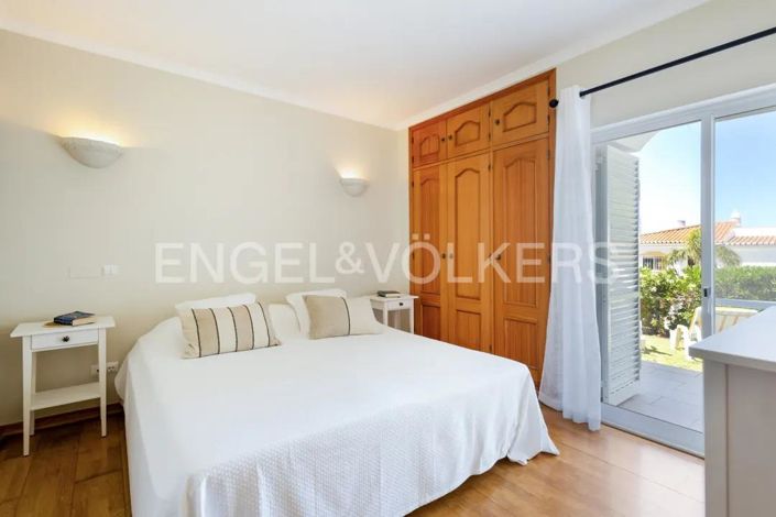 Image No.12-4 Bed House for sale