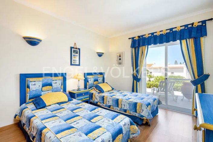 Image No.14-4 Bed House for sale