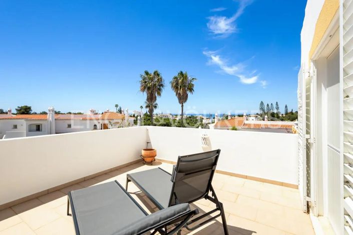 Image No.6-4 Bed House for sale