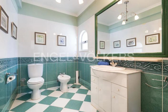 Image No.9-4 Bed House for sale