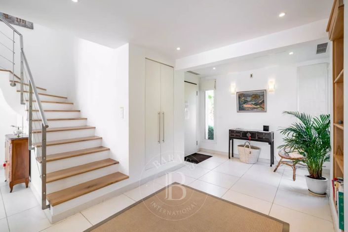 Image No.18-4 Bed House for sale