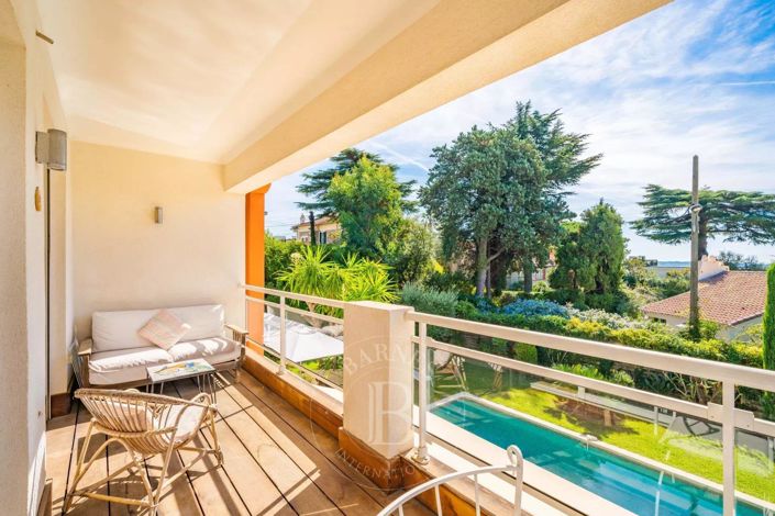 Image No.6-4 Bed House for sale