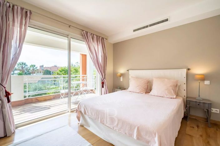 Image No.9-4 Bed House for sale