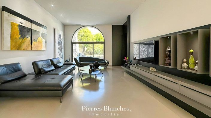 Image No.5-6 Bed House for sale