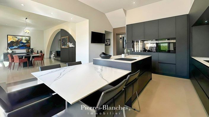 Image No.6-6 Bed House for sale