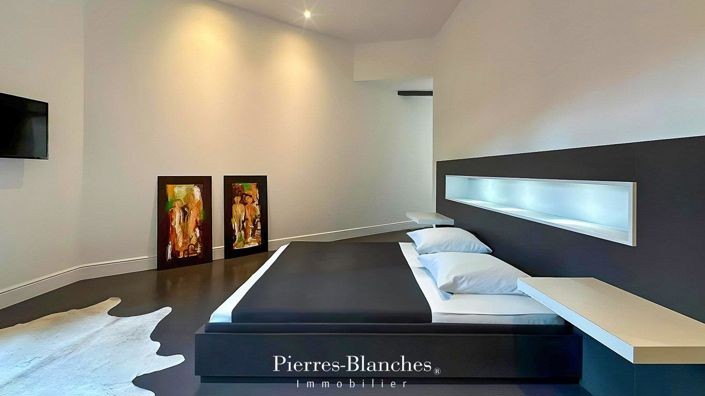 Image No.8-6 Bed House for sale