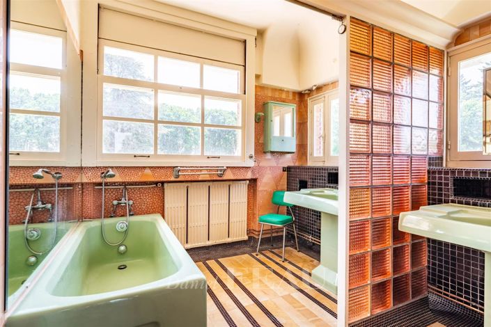 Image No.10-6 Bed House for sale