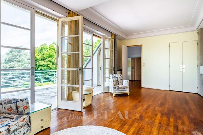 Image No.11-6 Bed House for sale