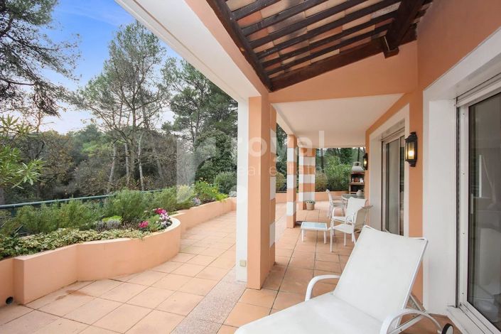 Image No.1-4 Bed House for sale