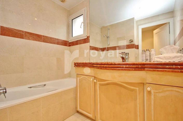 Image No.17-4 Bed House for sale