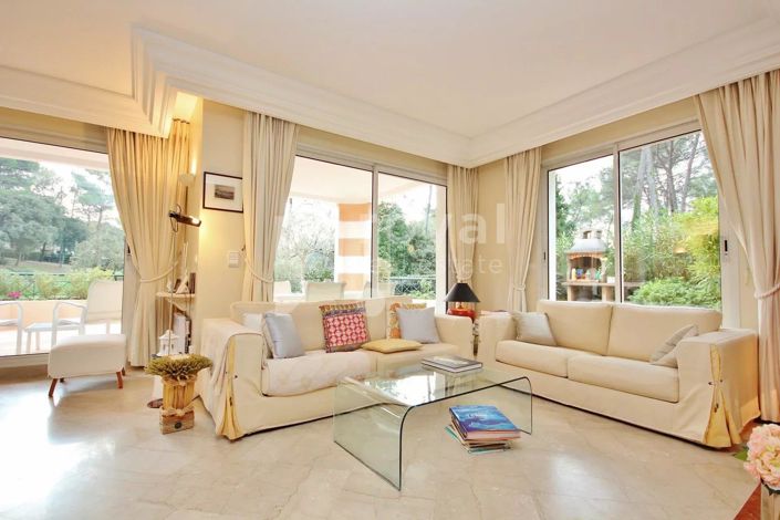 Image No.8-4 Bed House for sale