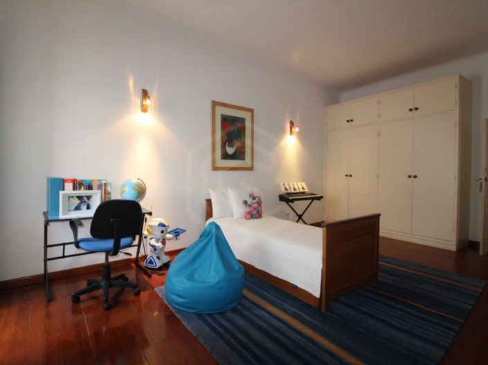 Image No.17-4 Bed House for sale