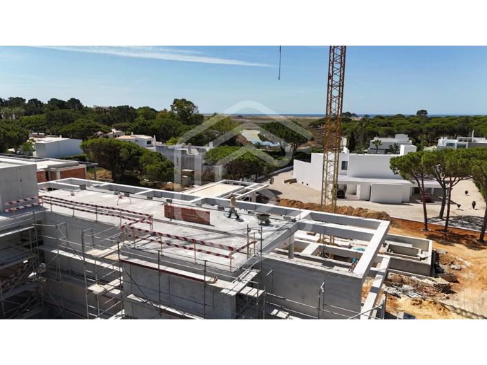 Image No.11-6 Bed House for sale