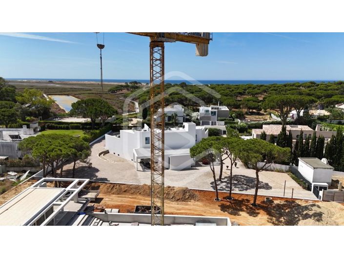 Image No.13-6 Bed House for sale