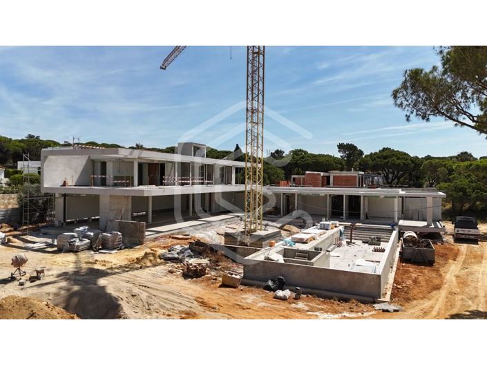 Image No.18-6 Bed House for sale