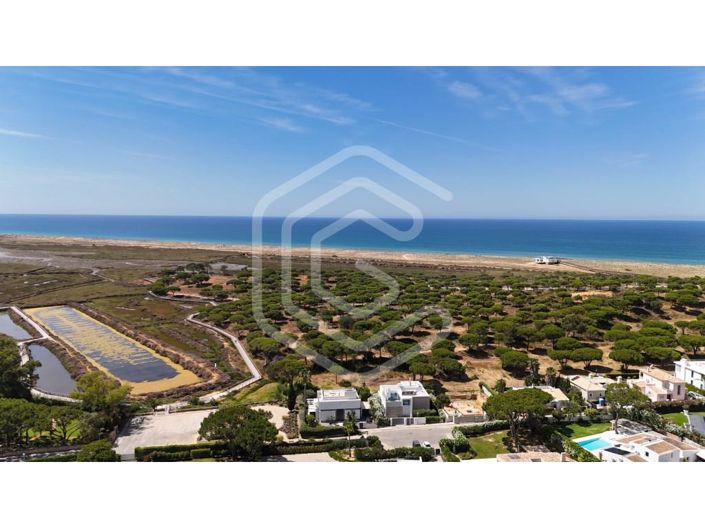 Image No.24-6 Bed House for sale