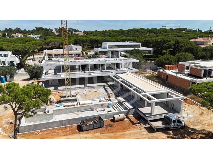 Image No.5-6 Bed House for sale