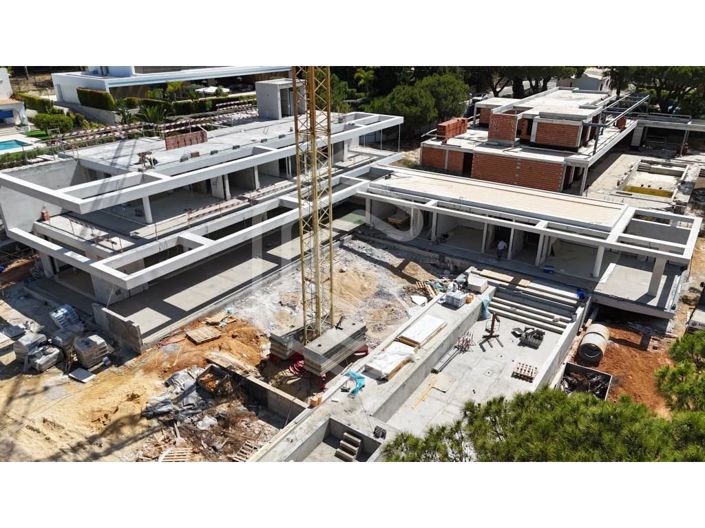 Image No.8-6 Bed House for sale