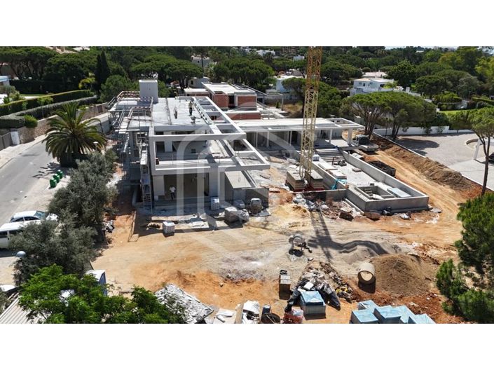 Image No.9-6 Bed House for sale