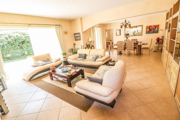 Image No.10-5 Bed House for sale