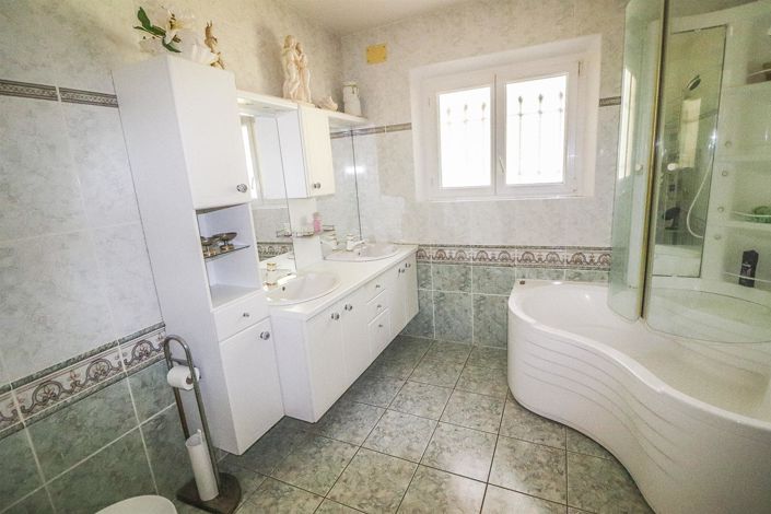 Image No.15-5 Bed House for sale