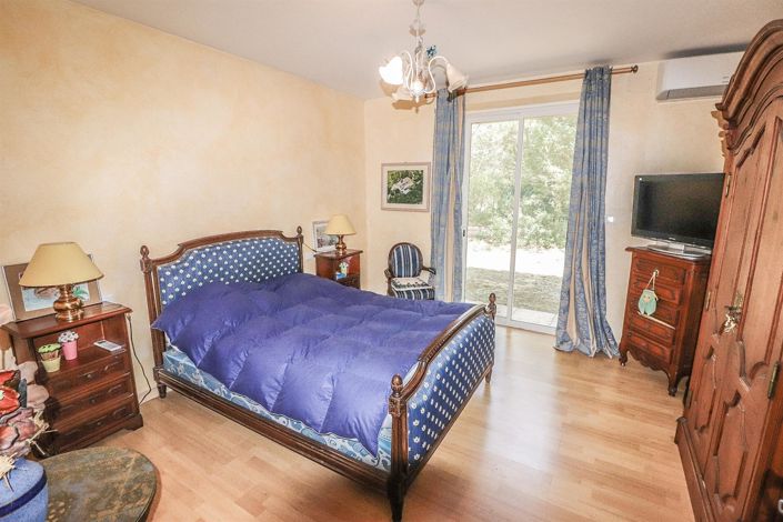 Image No.16-5 Bed House for sale