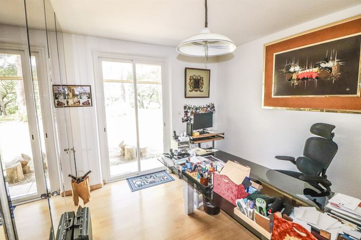 Image No.17-5 Bed House for sale