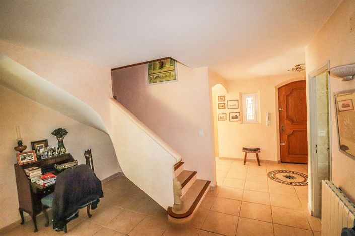 Image No.30-5 Bed House for sale