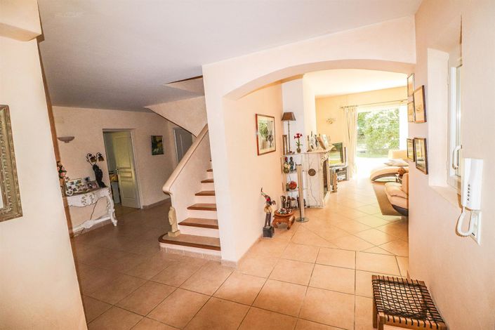 Image No.31-5 Bed House for sale