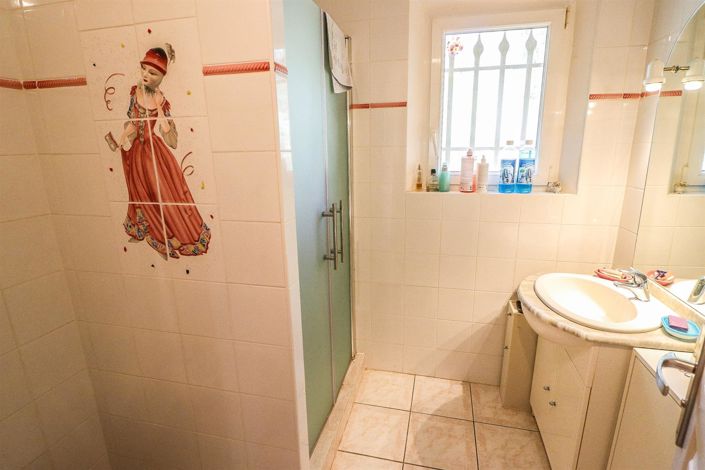 Image No.33-5 Bed House for sale