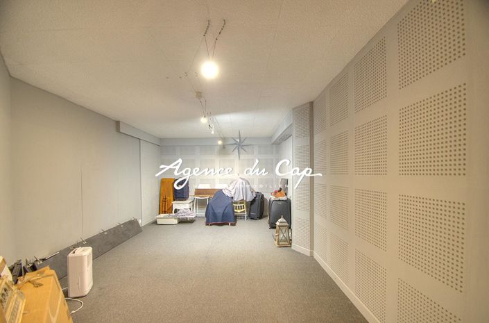 Image No.17-4 Bed House for sale