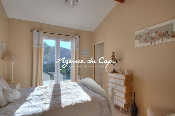 Image No.7-4 Bed House for sale