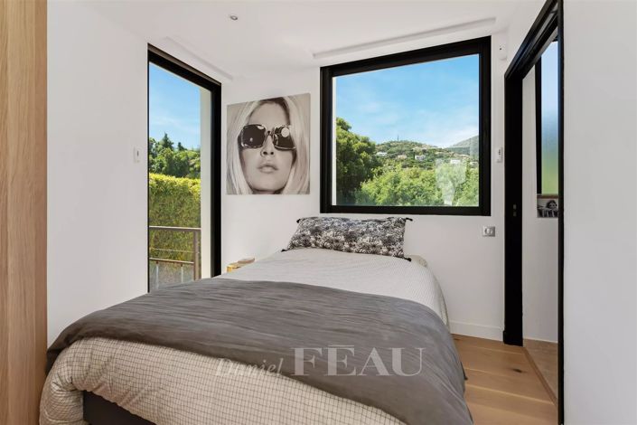 Image No.11-5 Bed House for sale