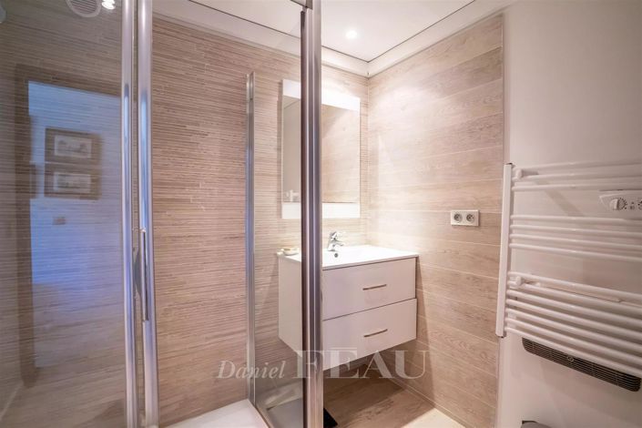 Image No.12-5 Bed House for sale