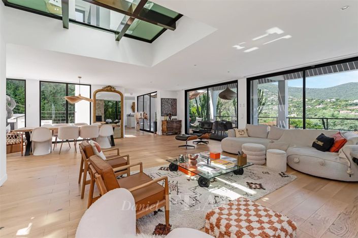 Image No.2-5 Bed House for sale