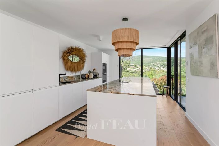 Image No.5-5 Bed House for sale