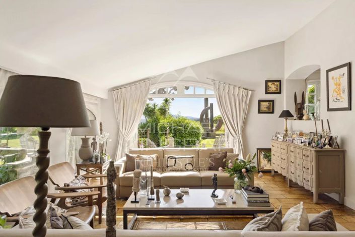 Image No.6-5 Bed House for sale