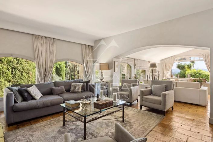 Image No.7-5 Bed House for sale