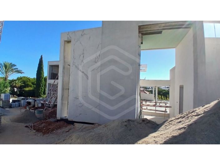 Image No.25-4 Bed House for sale