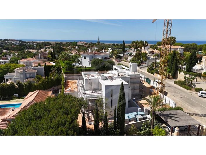 Image No.6-4 Bed House for sale