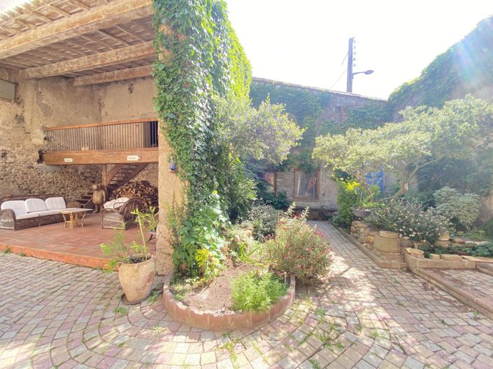 Image No.2-8 Bed House for sale