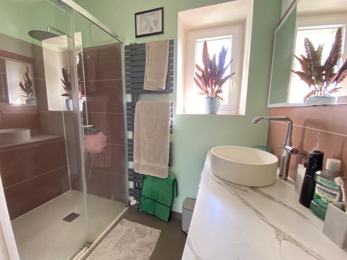 Image No.25-8 Bed House for sale