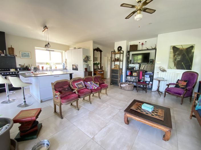 Image No.28-8 Bed House for sale