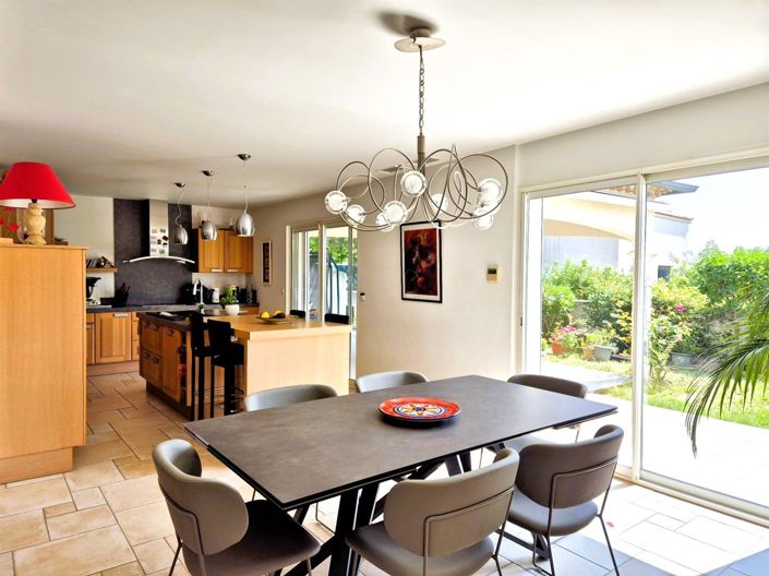 Image No.3-4 Bed House for sale