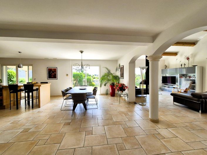 Image No.8-4 Bed House for sale