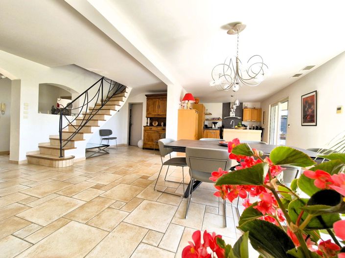 Image No.9-4 Bed House for sale