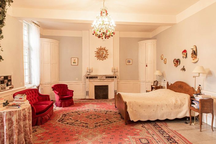 Image No.11-8 Bed Property for sale